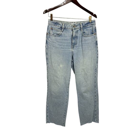 Zara Women's Distressed High Rise Straight Leg Jeans Sz 8 US Raw Hem Light Wash - Picture 7 of 7